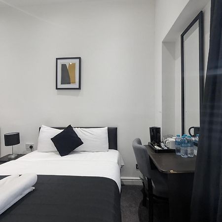 Oyo Firs Lodge London Heathrow Hounslow Exterior photo