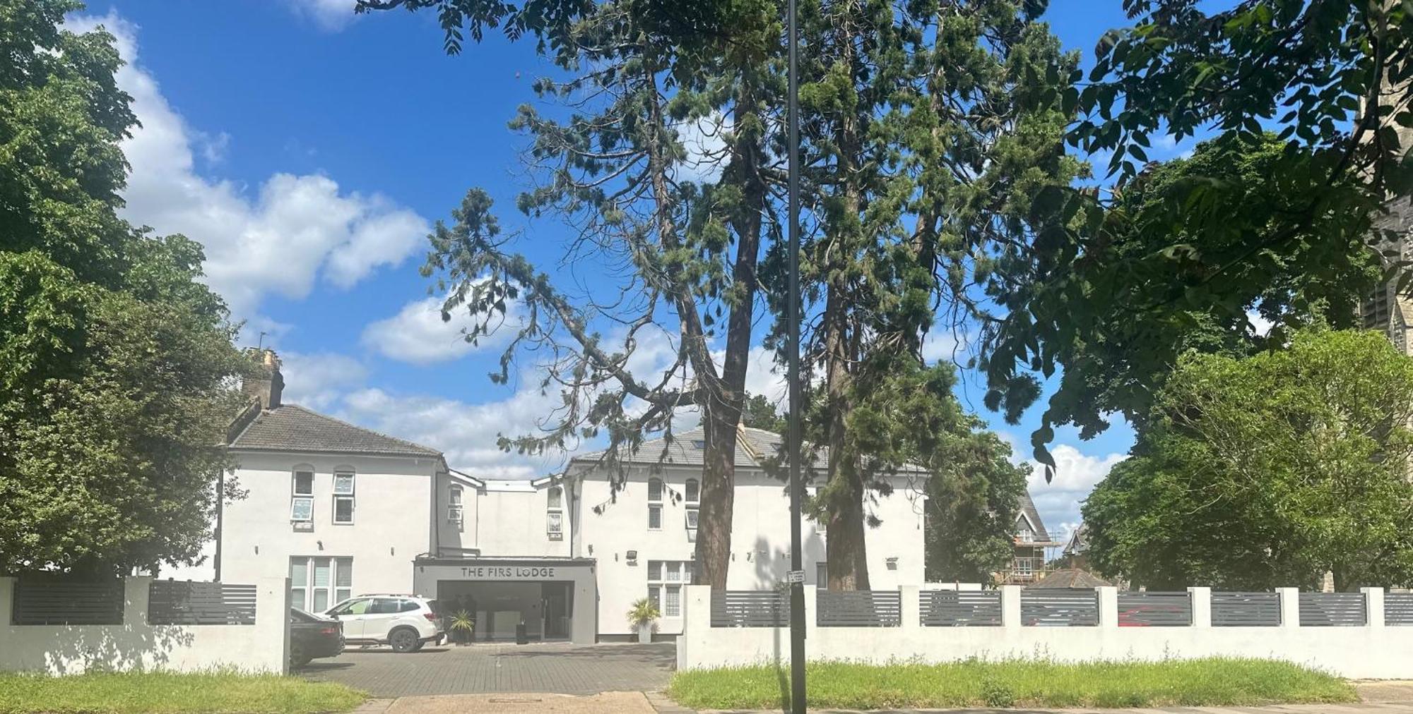 Oyo Firs Lodge London Heathrow Hounslow Exterior photo