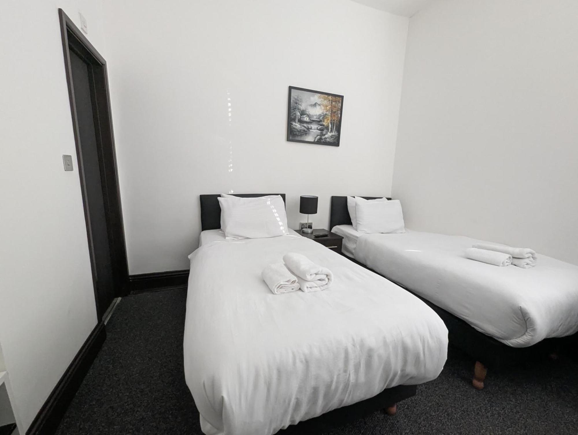 Oyo Firs Lodge London Heathrow Hounslow Exterior photo