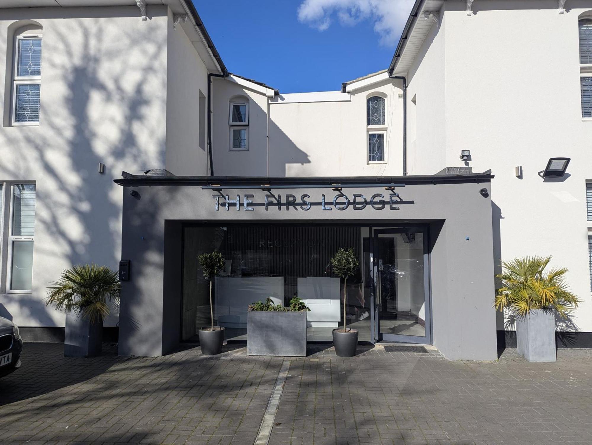 Oyo Firs Lodge London Heathrow Hounslow Exterior photo