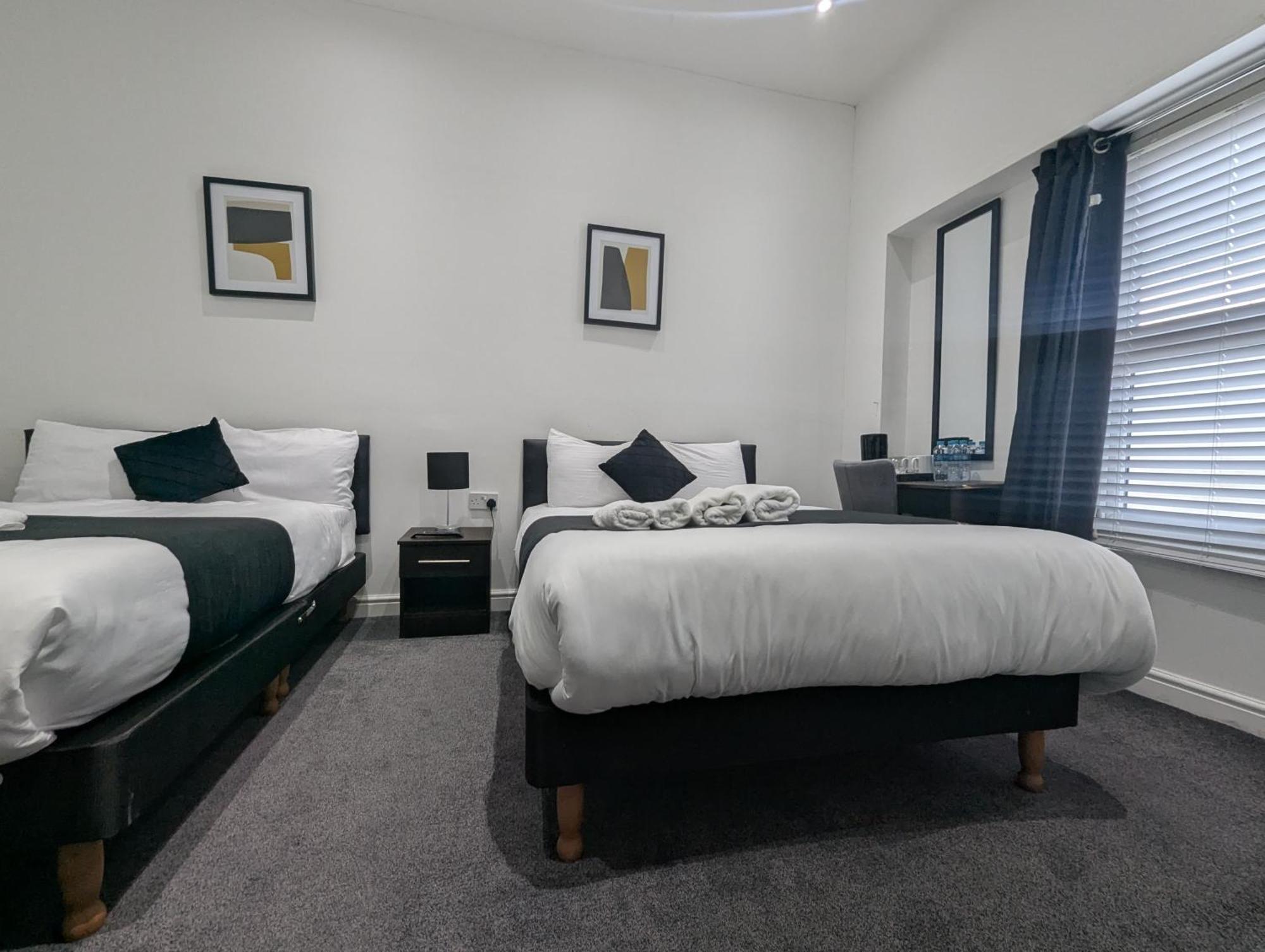 Oyo Firs Lodge London Heathrow Hounslow Exterior photo