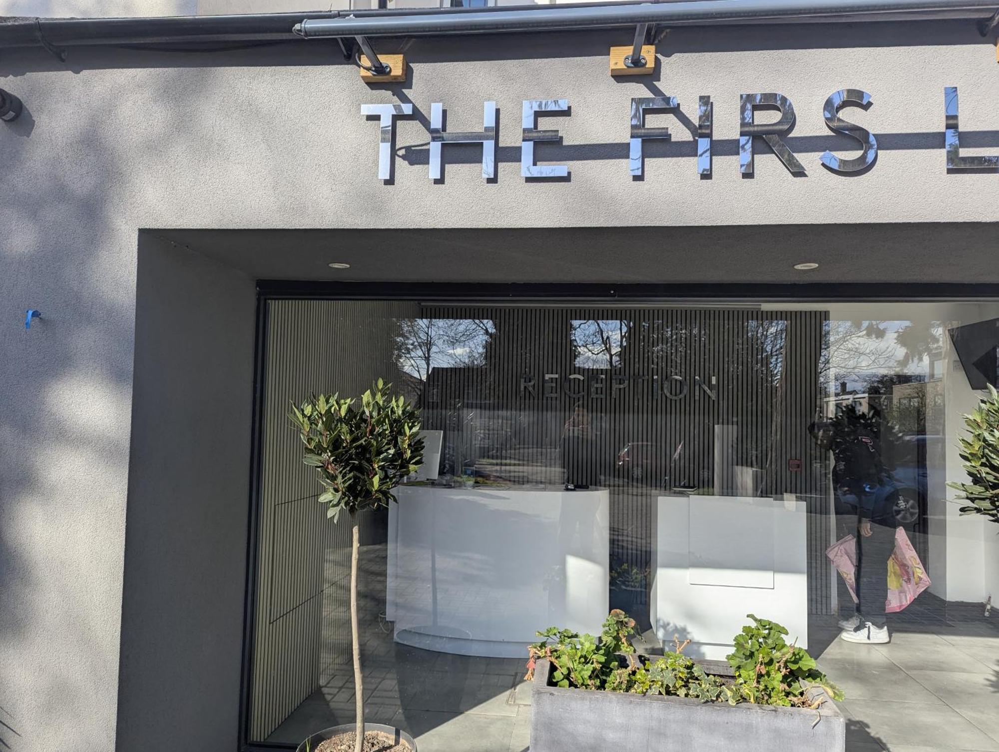 Oyo Firs Lodge London Heathrow Hounslow Exterior photo