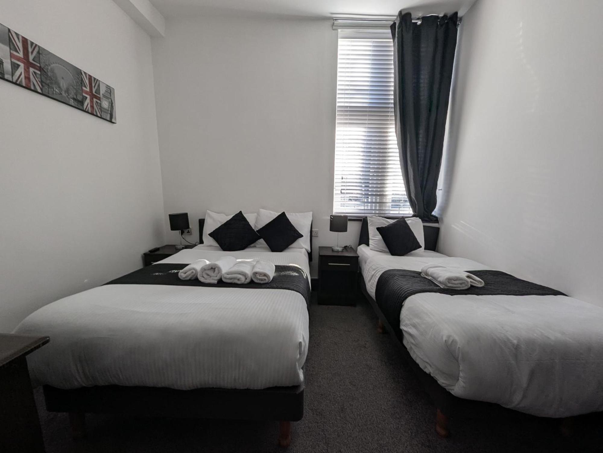 Oyo Firs Lodge London Heathrow Hounslow Exterior photo