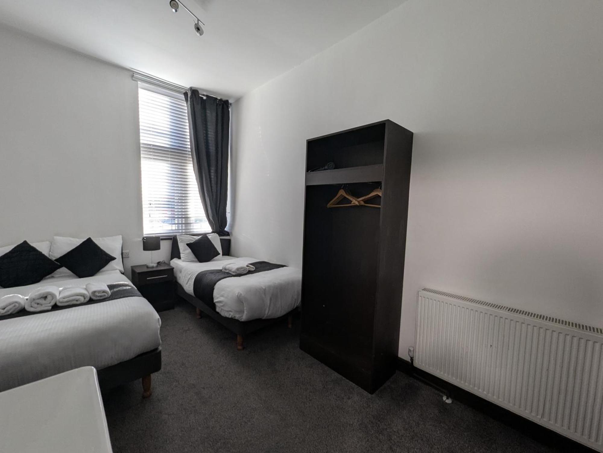 Oyo Firs Lodge London Heathrow Hounslow Exterior photo