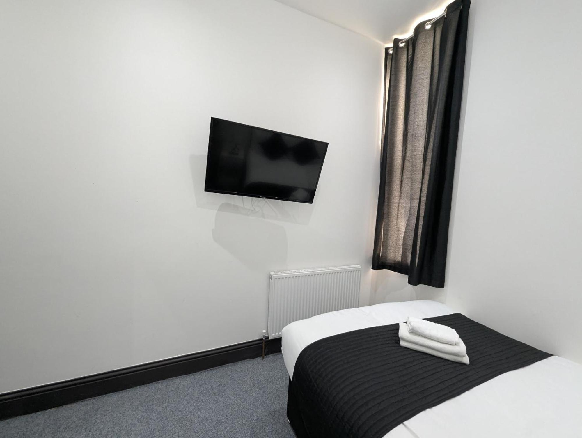 Oyo Firs Lodge London Heathrow Hounslow Exterior photo