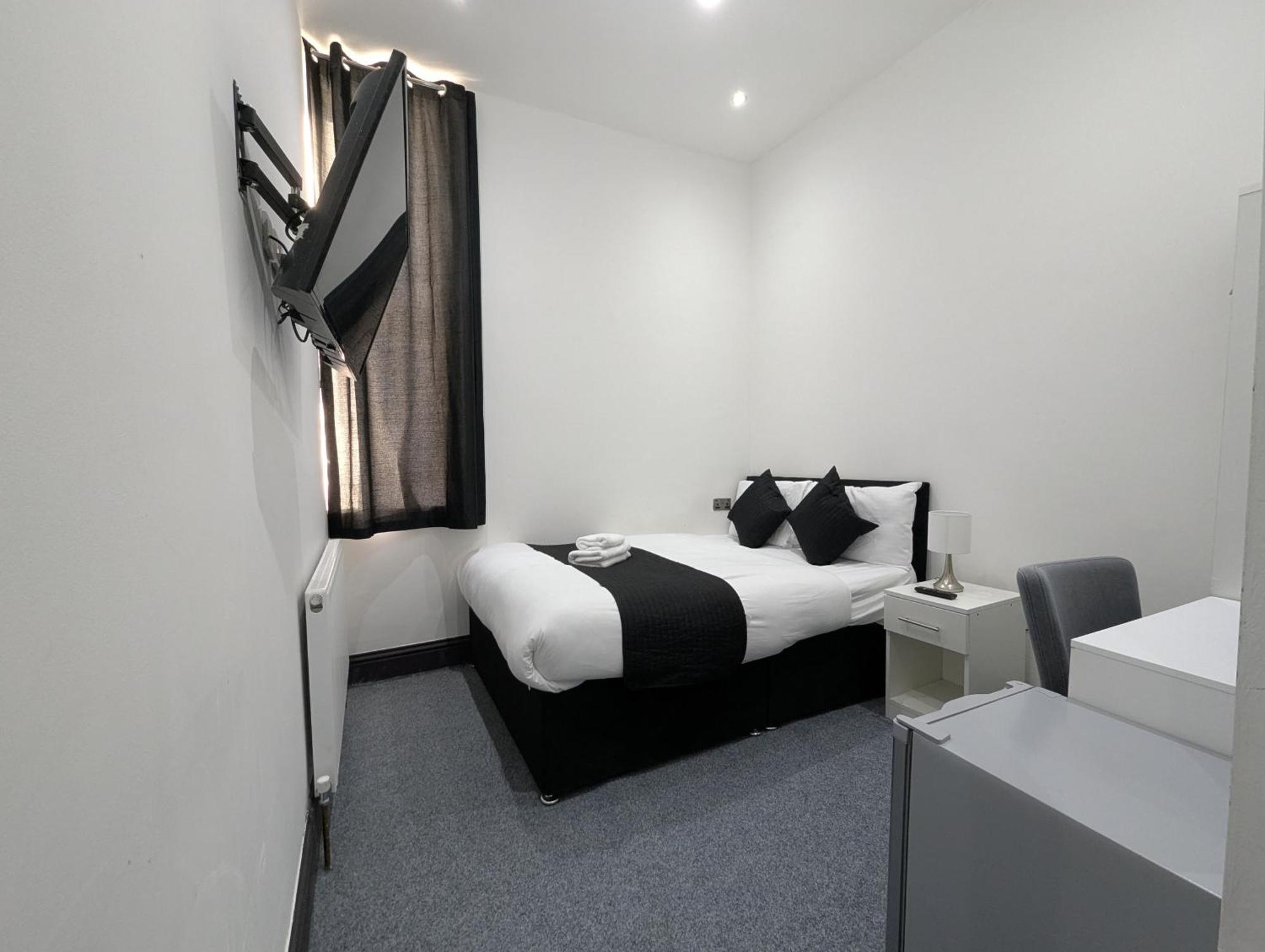 Oyo Firs Lodge London Heathrow Hounslow Exterior photo
