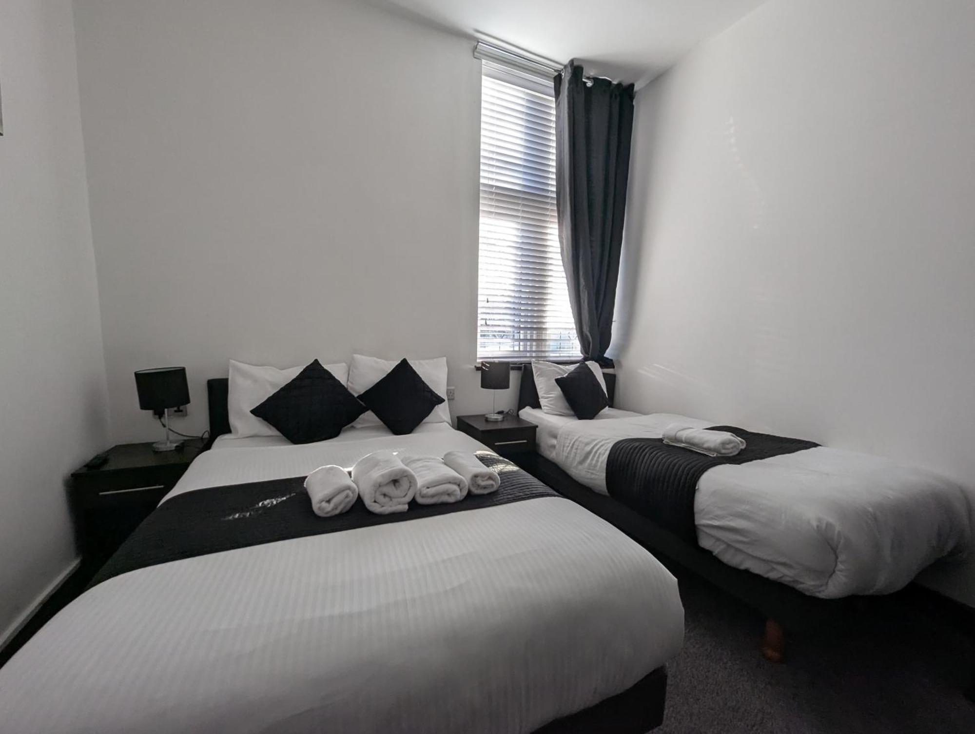 Oyo Firs Lodge London Heathrow Hounslow Exterior photo