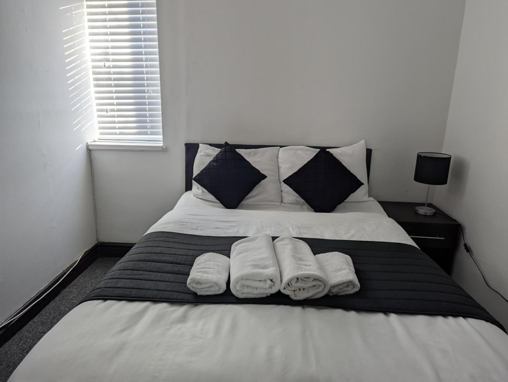 Oyo Firs Lodge London Heathrow Hounslow Exterior photo