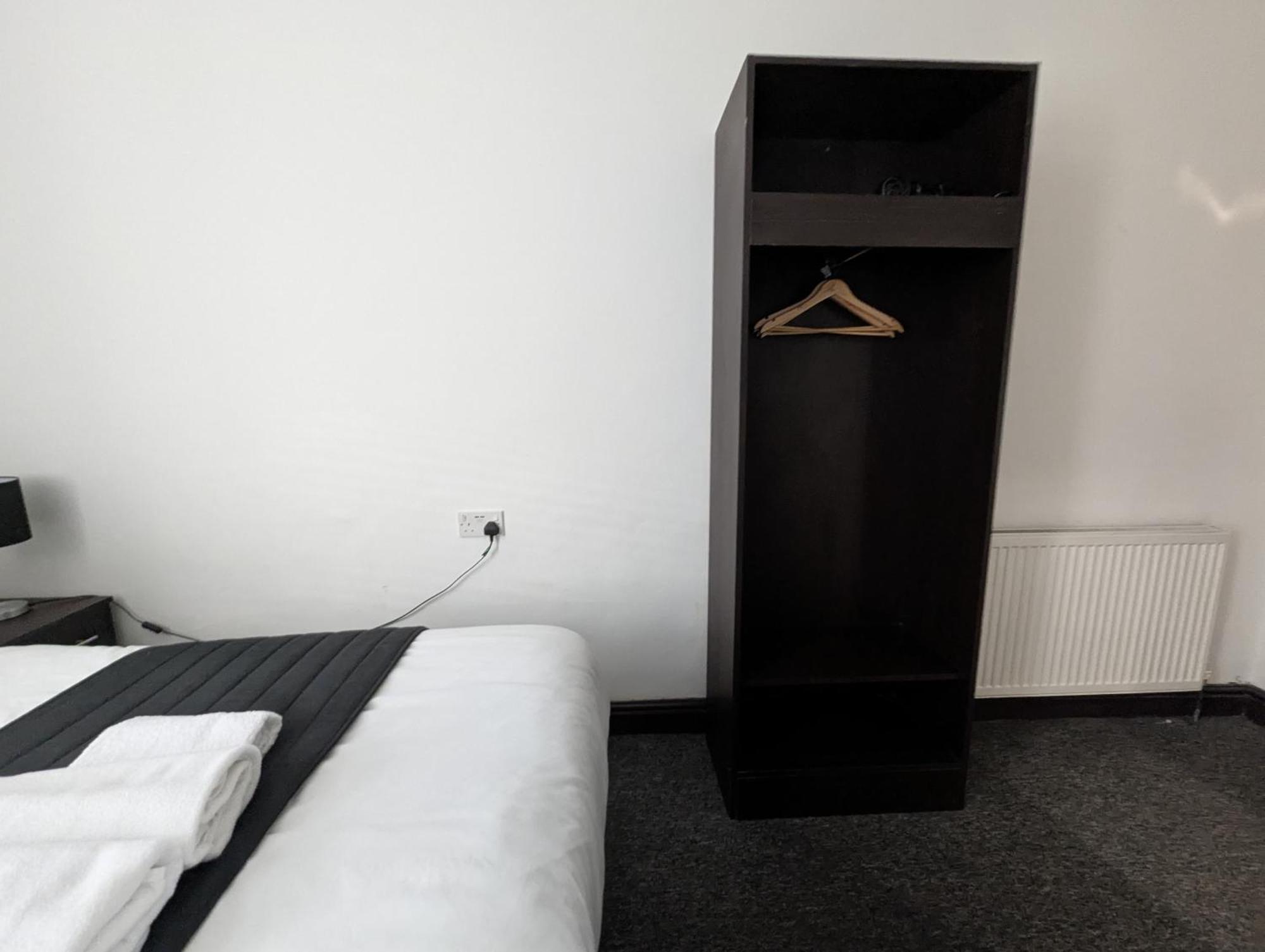 Oyo Firs Lodge London Heathrow Hounslow Exterior photo