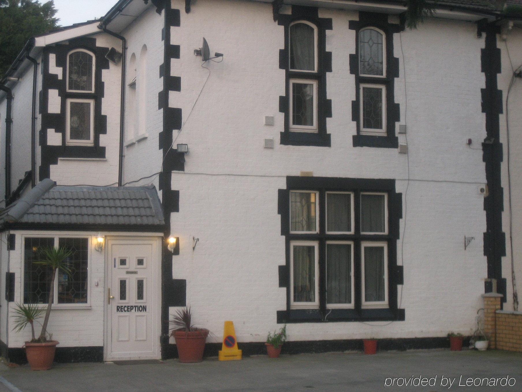 Oyo Firs Lodge London Heathrow Hounslow Exterior photo