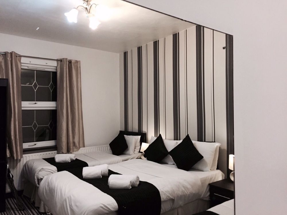 Oyo Firs Lodge London Heathrow Hounslow Exterior photo
