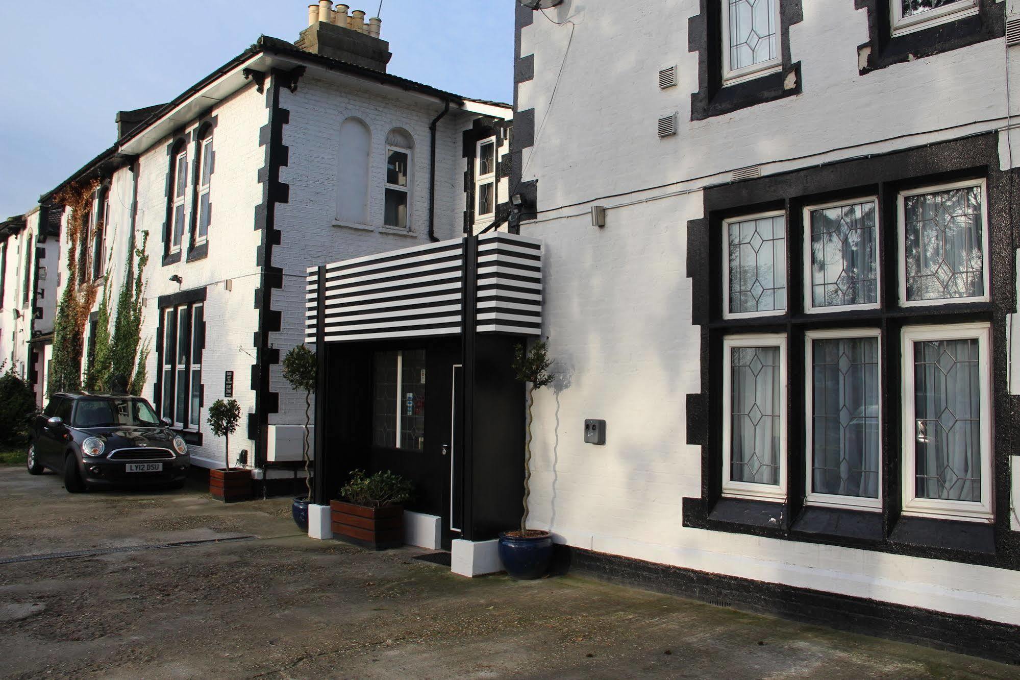 Oyo Firs Lodge London Heathrow Hounslow Exterior photo